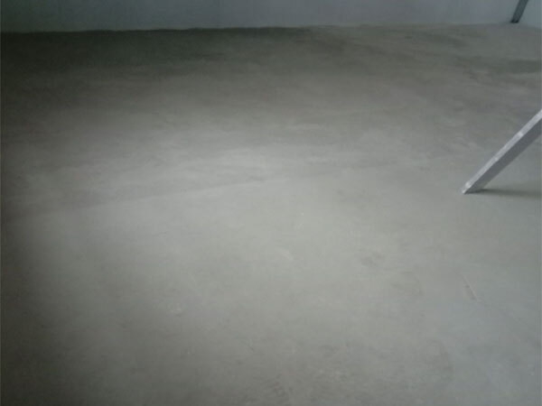 Self-leveling gypsum mortar